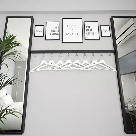 F & B Collection - Escape Avenue * Tesalónica