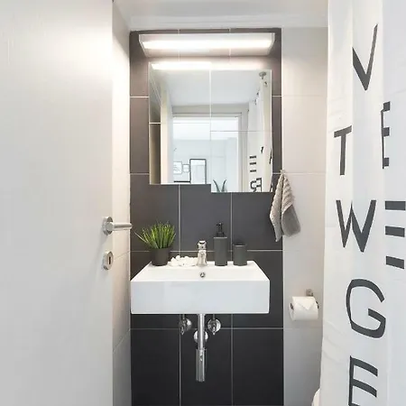 F & B Collection - Escape Avenue Θεσσαλονίκη